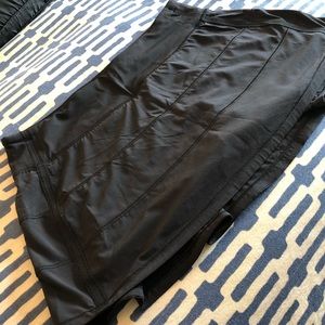 lululemon Pace revival skirt!! Sz 8.